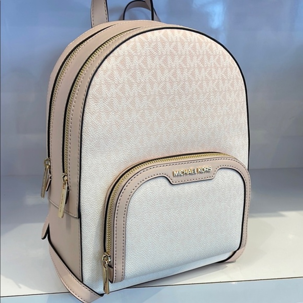 MICHAEL KORS Jaycee Medium Ombré Signature Logo Backpack
Powder Blush
NWT - Picture 1 of 15